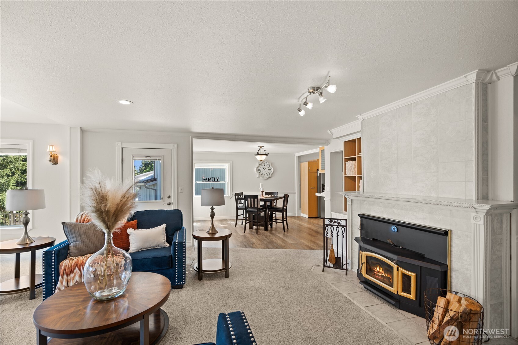 7295 Navajo Trail NE