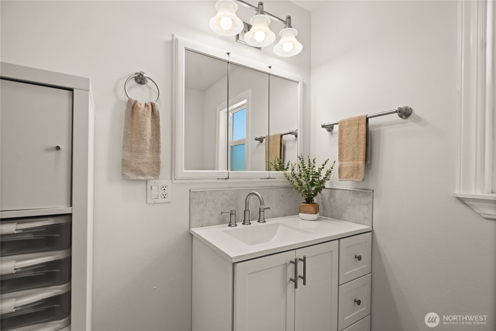 7295 Navajo Trail NE