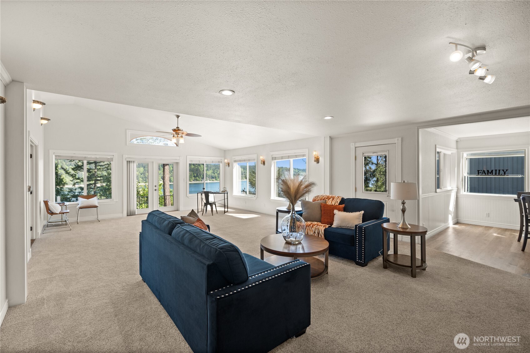 7295 Navajo Trail NE