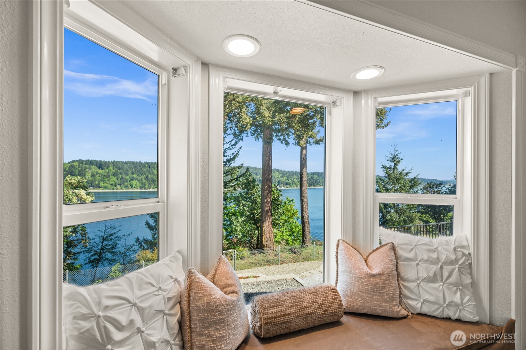 7295 Navajo Trail NE