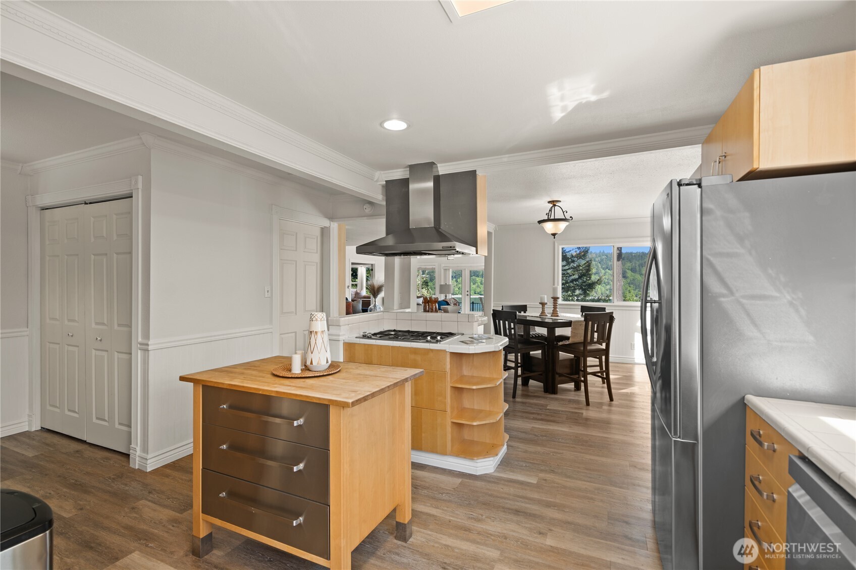 7295 Navajo Trail NE