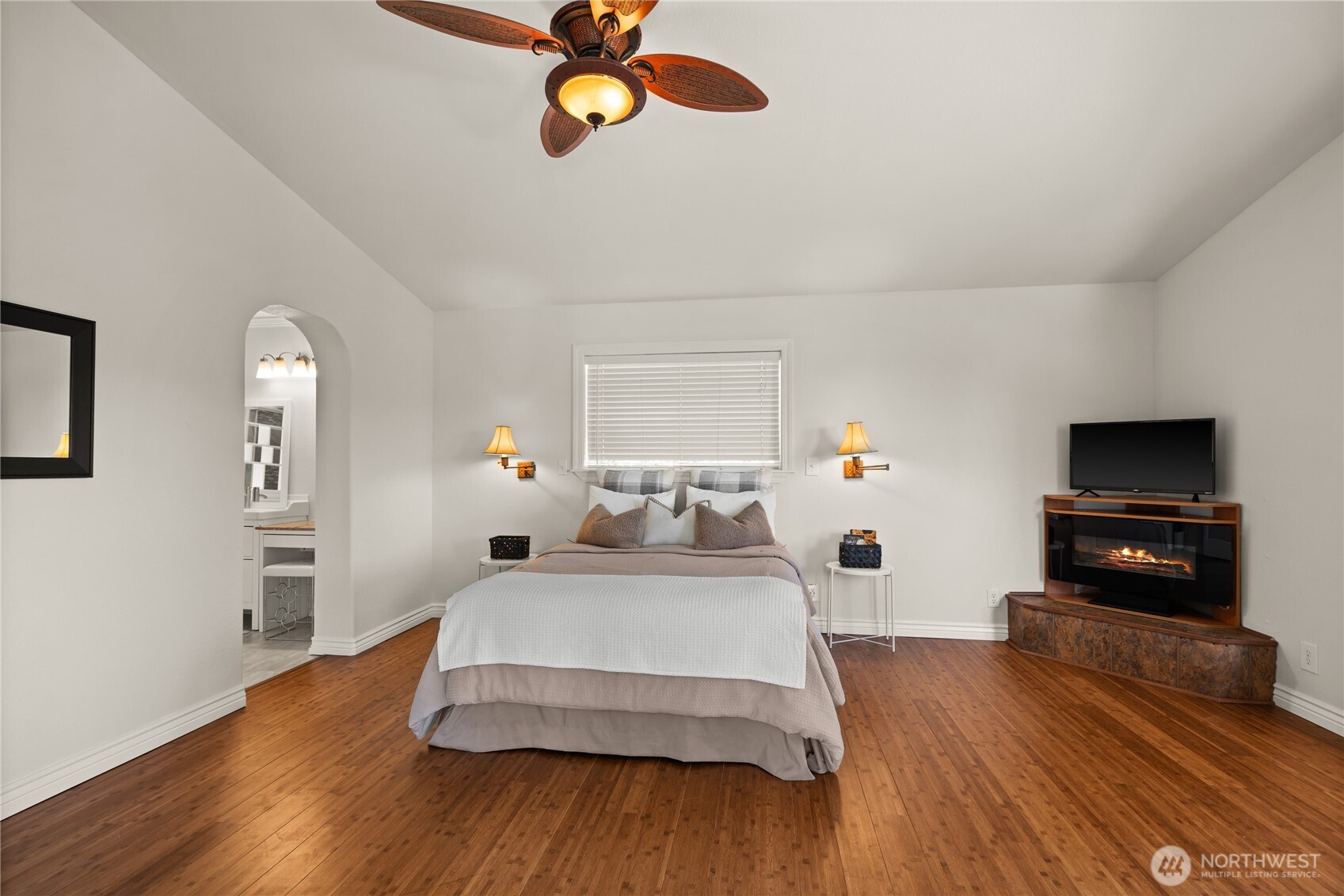 7295 Navajo Trail NE