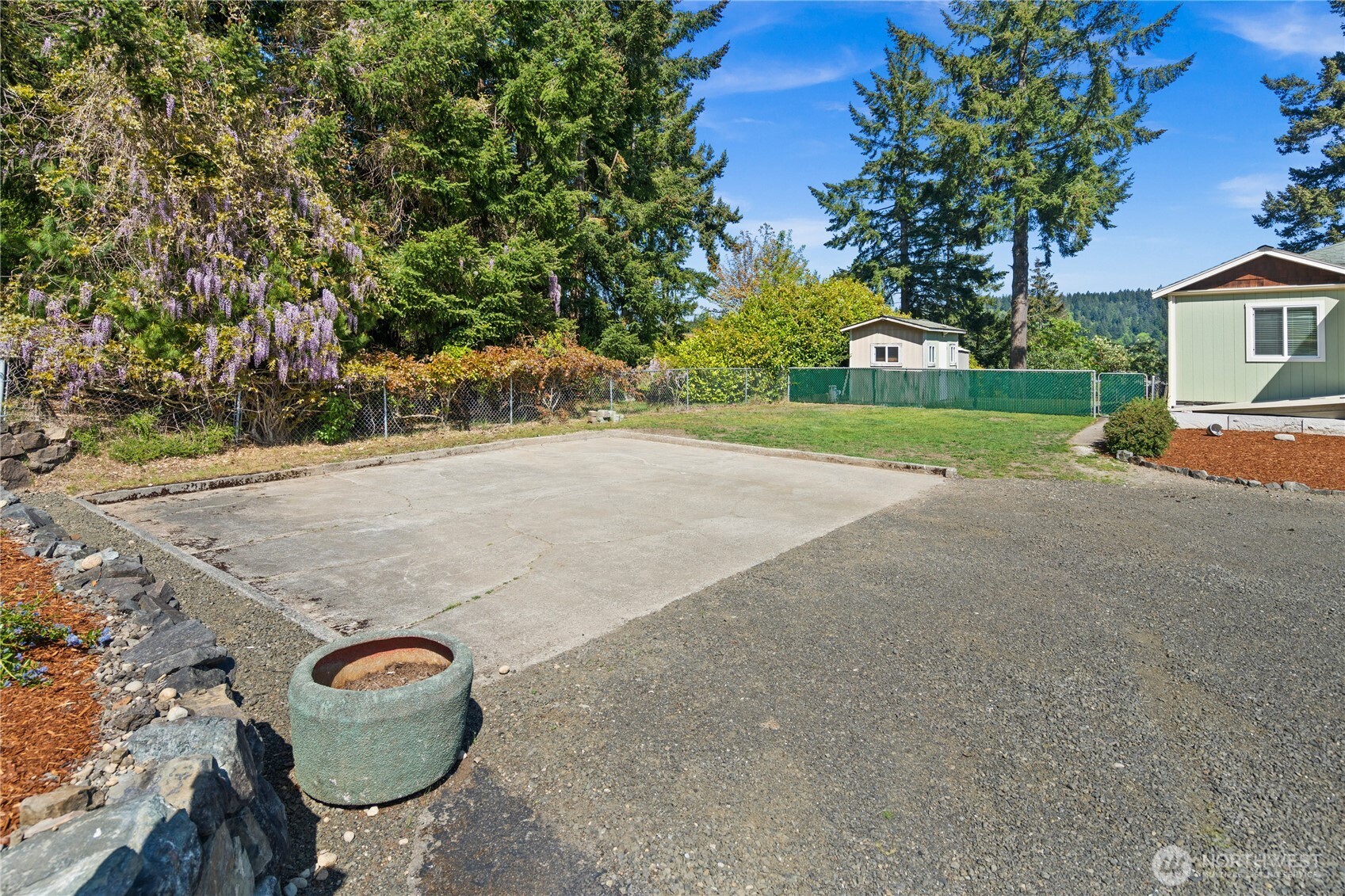 7295 Navajo Trail NE