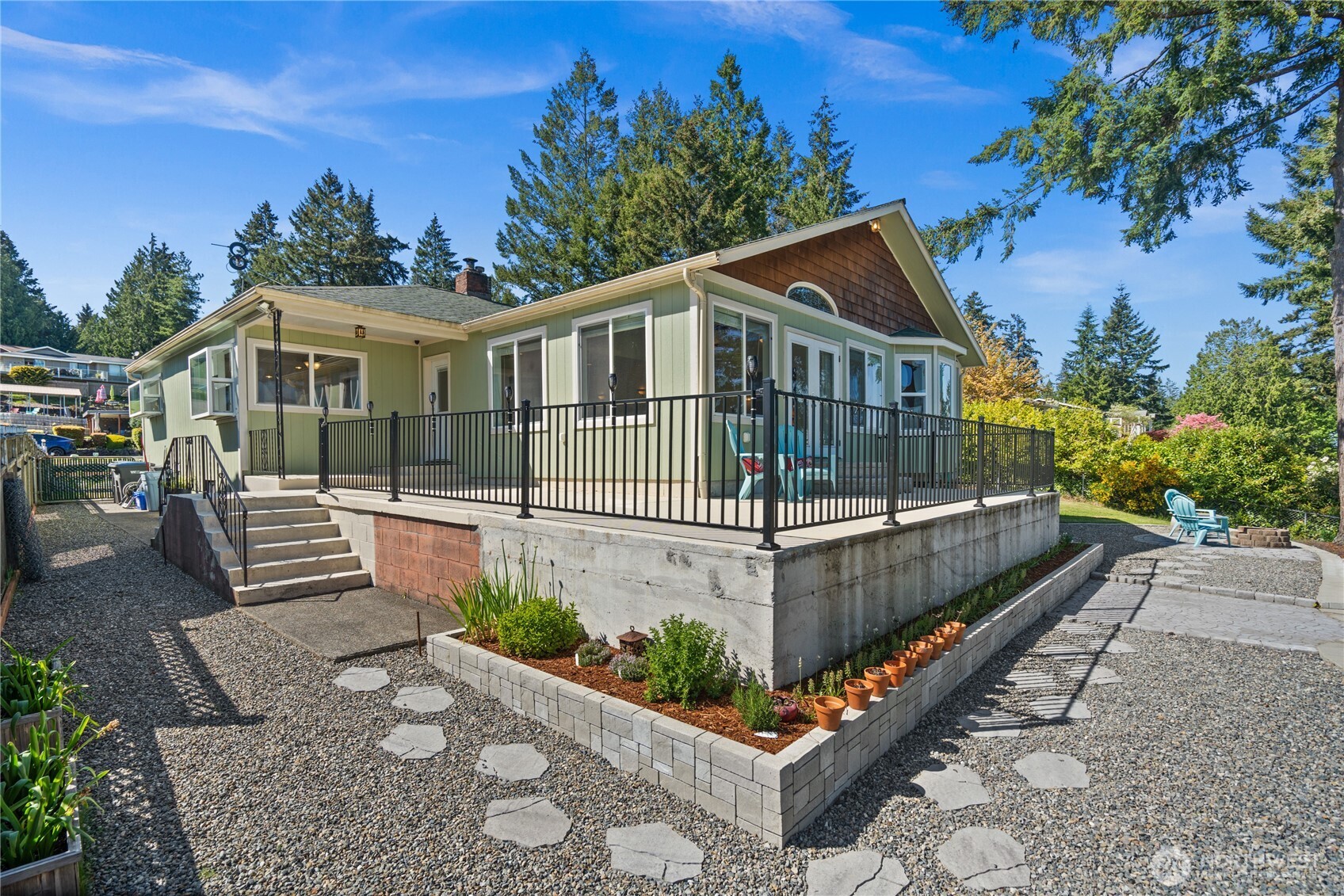 7295 Navajo Trail NE