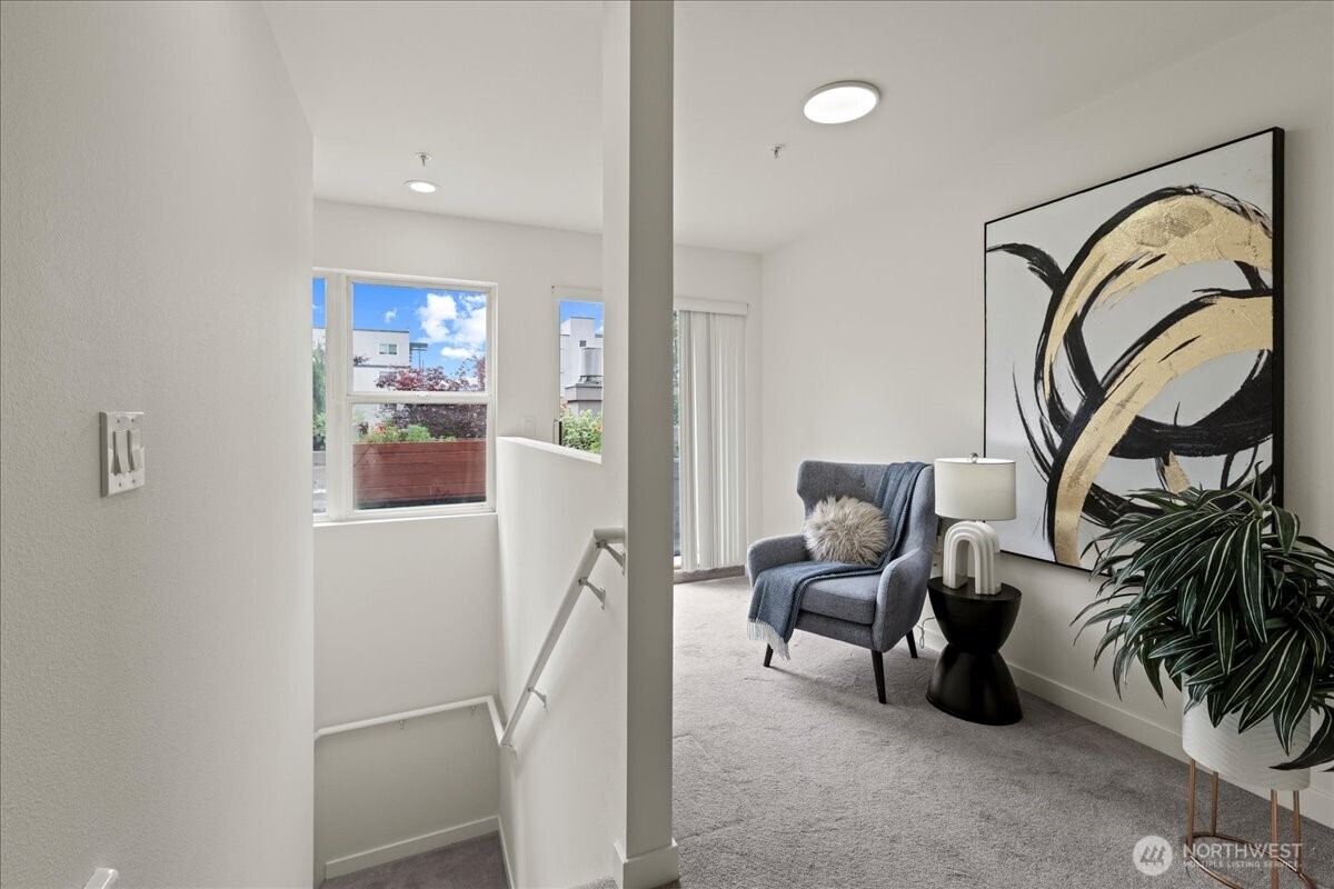 4343 Roosevelt Way NE Unit: 102