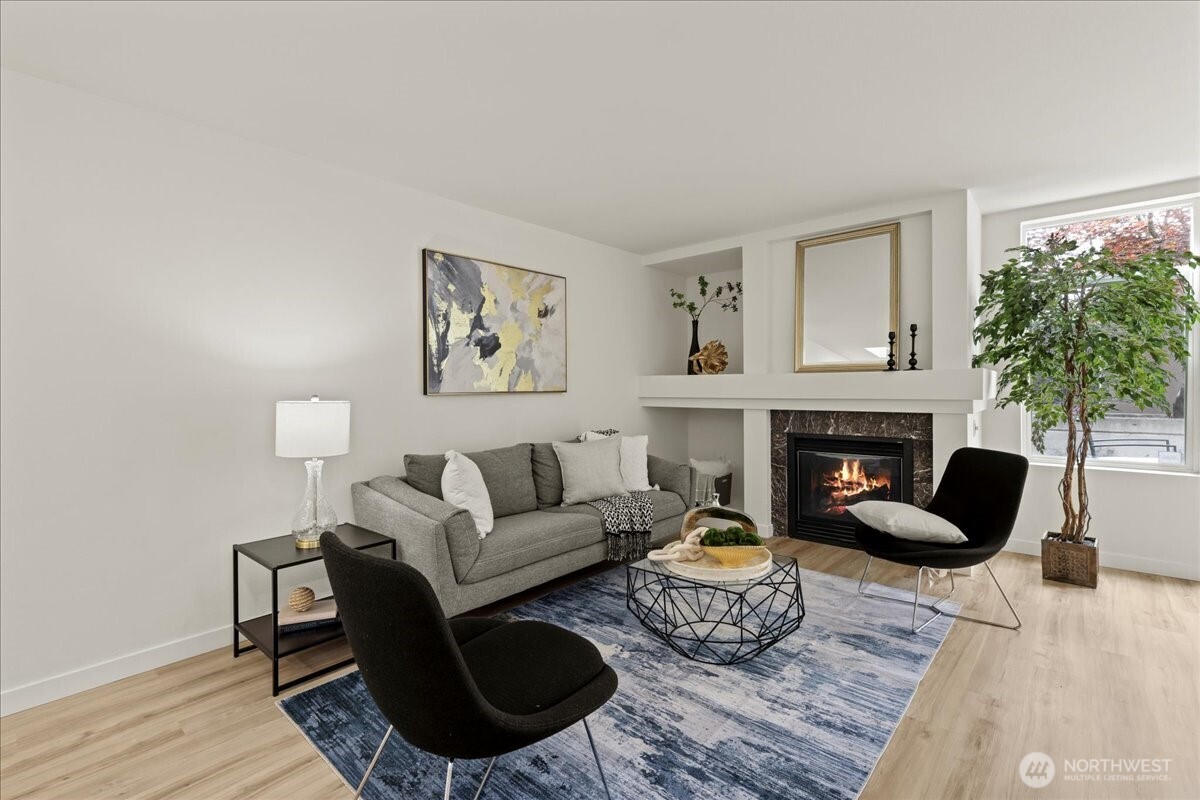 4343 Roosevelt Way NE Unit: 102