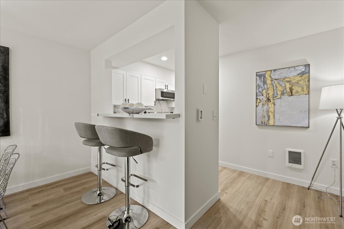 4343 Roosevelt Way NE Unit: 102