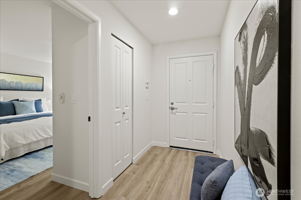 4343 Roosevelt Way NE Unit: 102