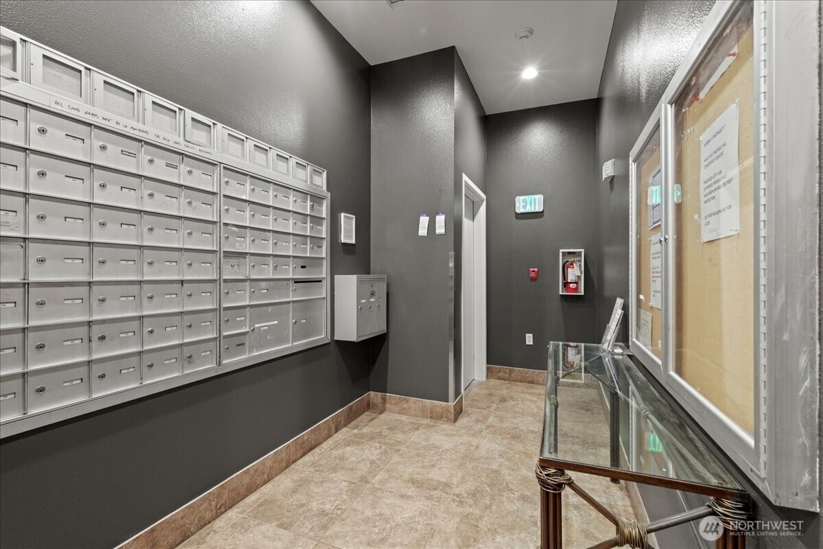 4343 Roosevelt Way NE Unit: 102