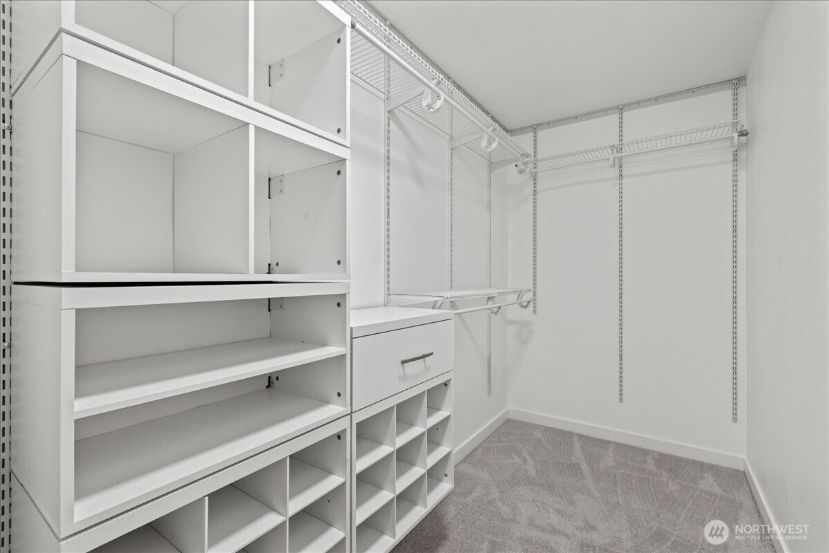 4343 Roosevelt Way NE Unit: 102