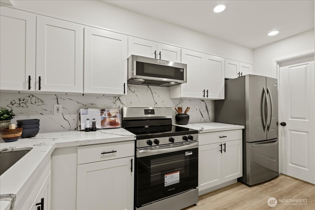 4343 Roosevelt Way NE Unit: 102