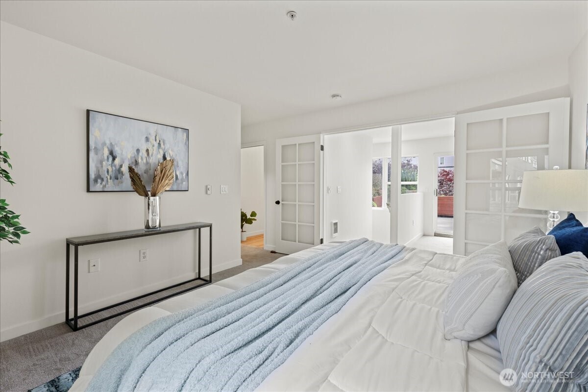 4343 Roosevelt Way NE Unit: 102