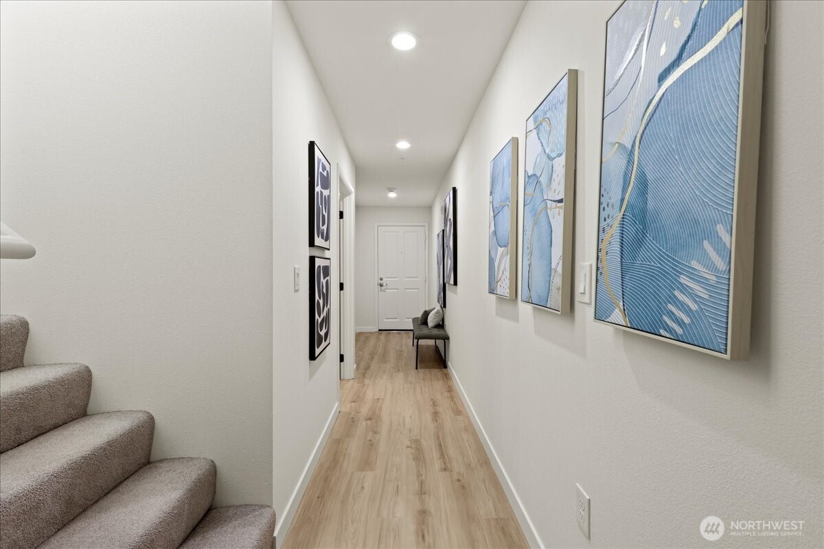 4343 Roosevelt Way NE Unit: 102