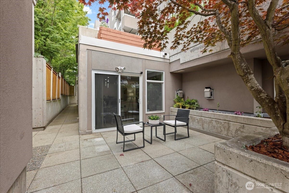 4343 Roosevelt Way NE Unit: 102