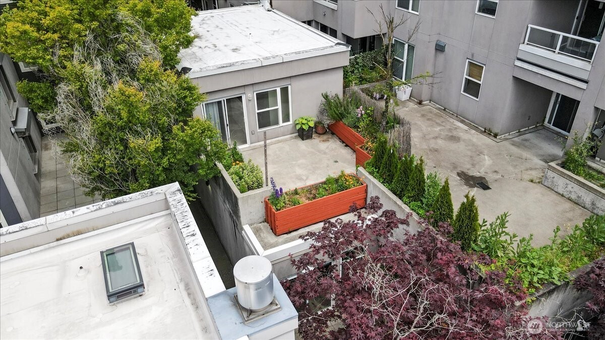 4343 Roosevelt Way NE Unit: 102