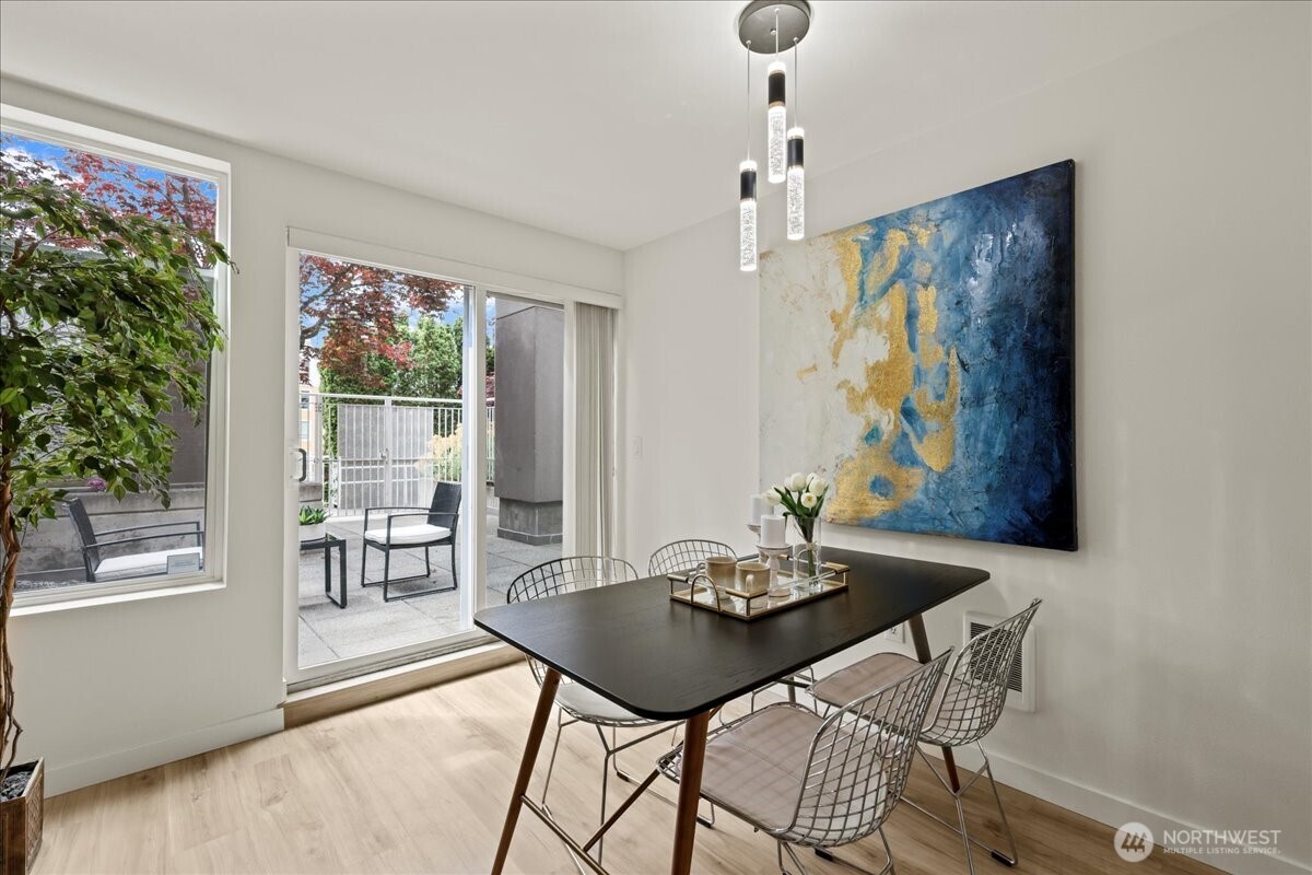 4343 Roosevelt Way NE Unit: 102