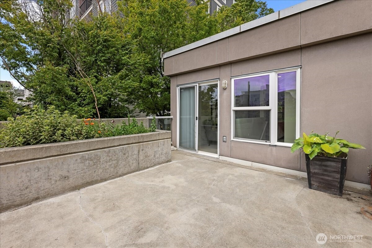 4343 Roosevelt Way NE Unit: 102