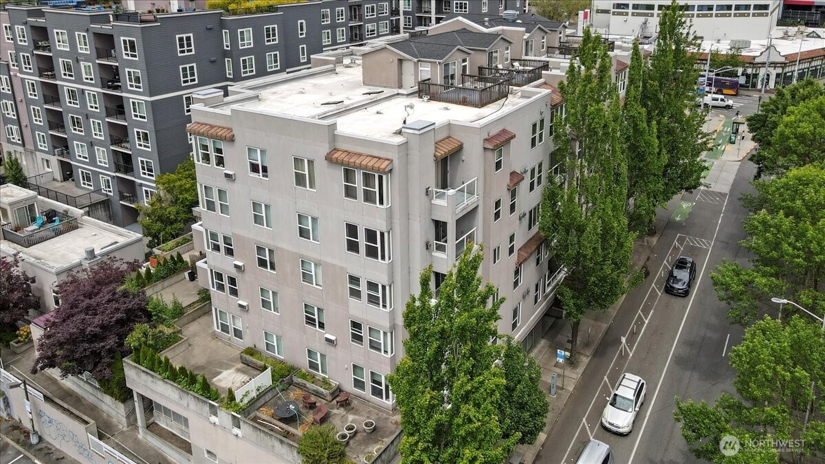 4343 Roosevelt Way NE Unit: 102