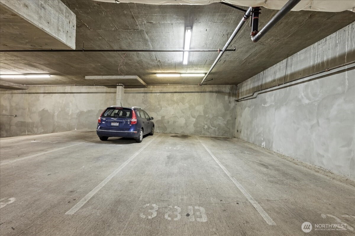 4343 Roosevelt Way NE Unit: 102