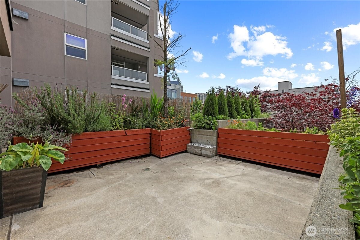 4343 Roosevelt Way NE Unit: 102