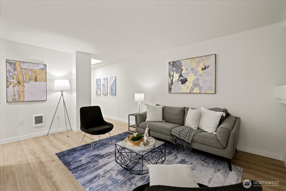 4343 Roosevelt Way NE Unit: 102