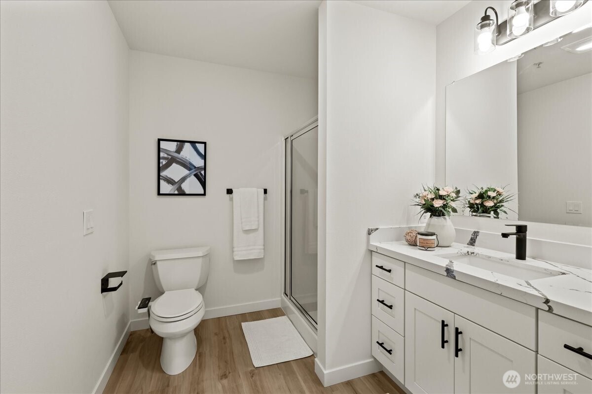 4343 Roosevelt Way NE Unit: 102