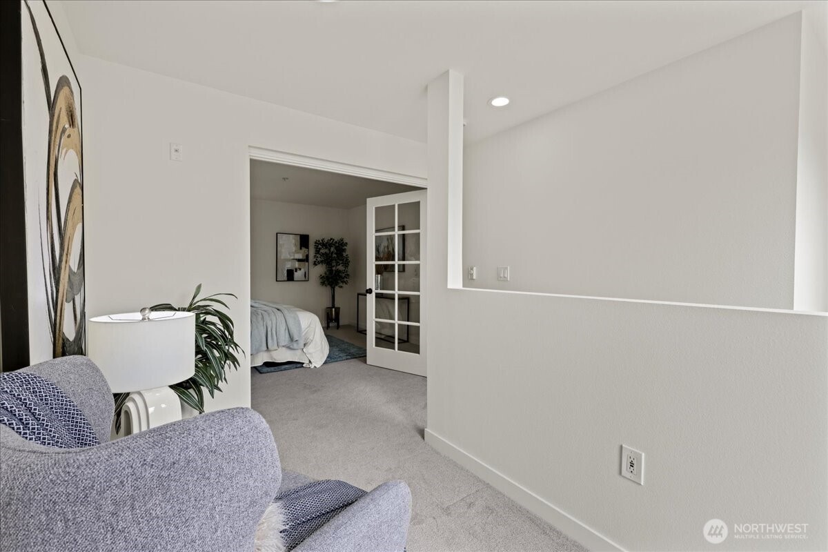 4343 Roosevelt Way NE Unit: 102