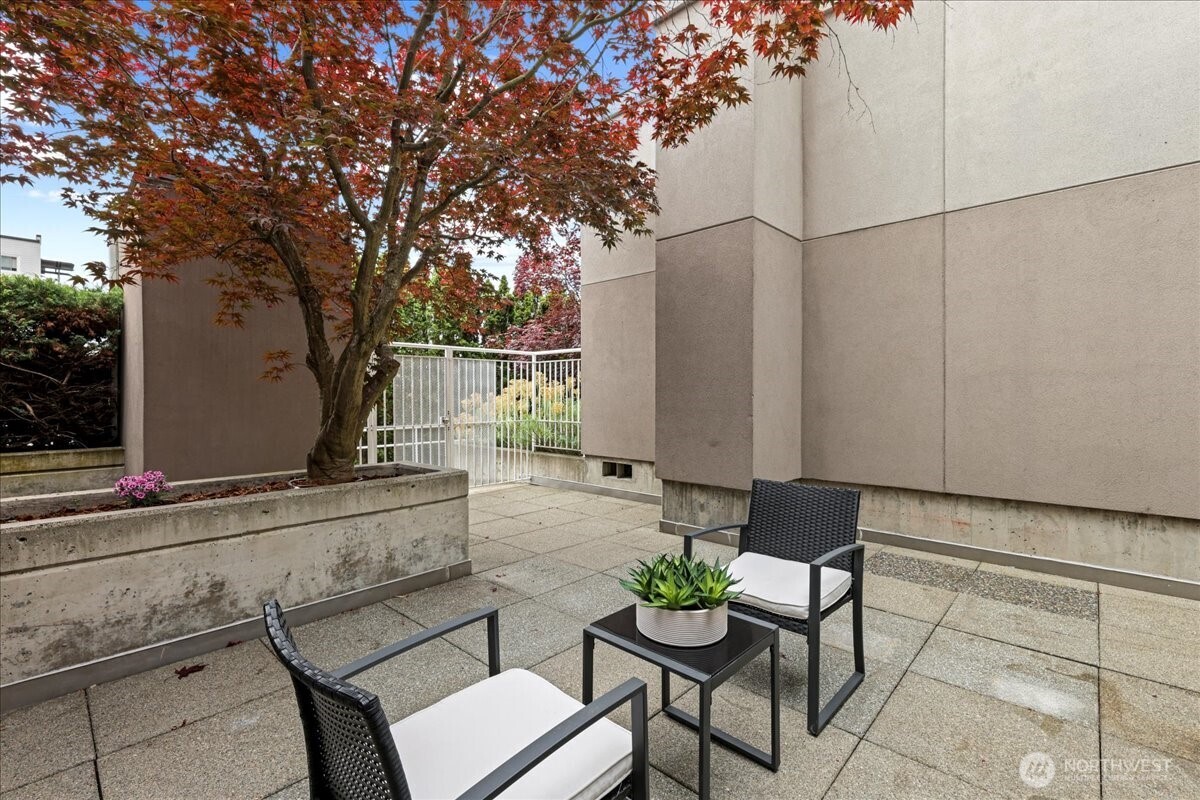 4343 Roosevelt Way NE Unit: 102