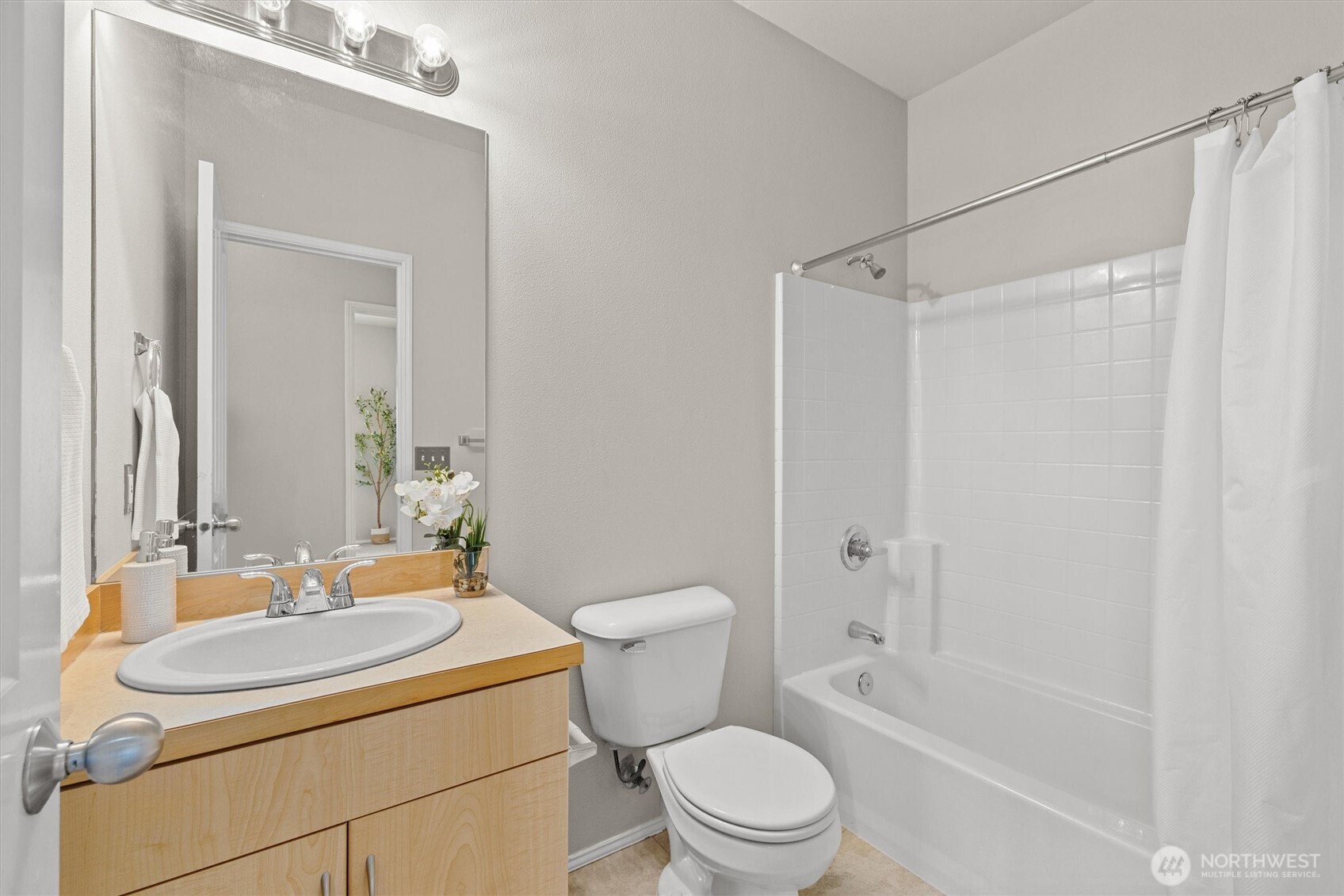 573 241st Lane SE Unit: #4