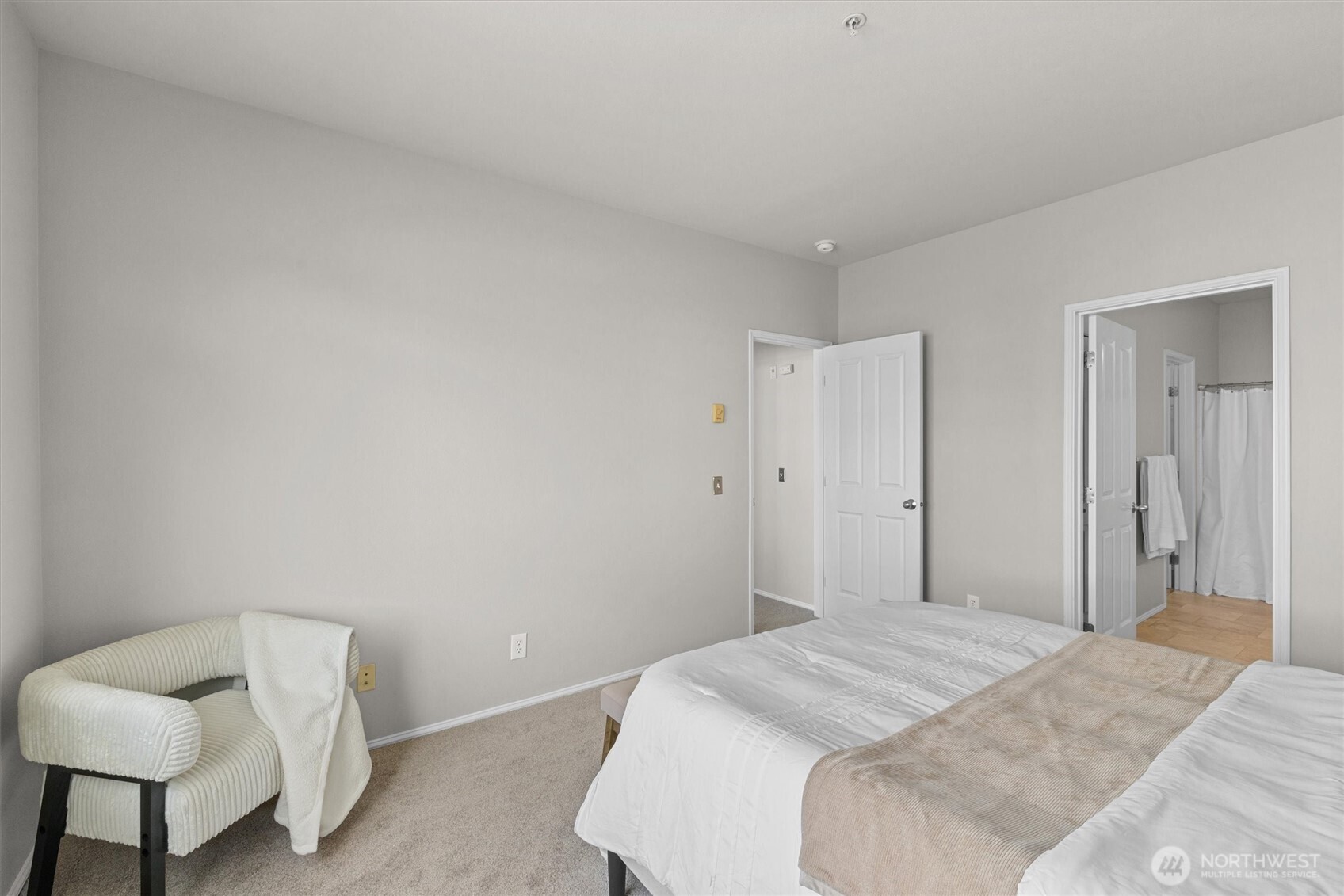 573 241st Lane SE Unit: #4