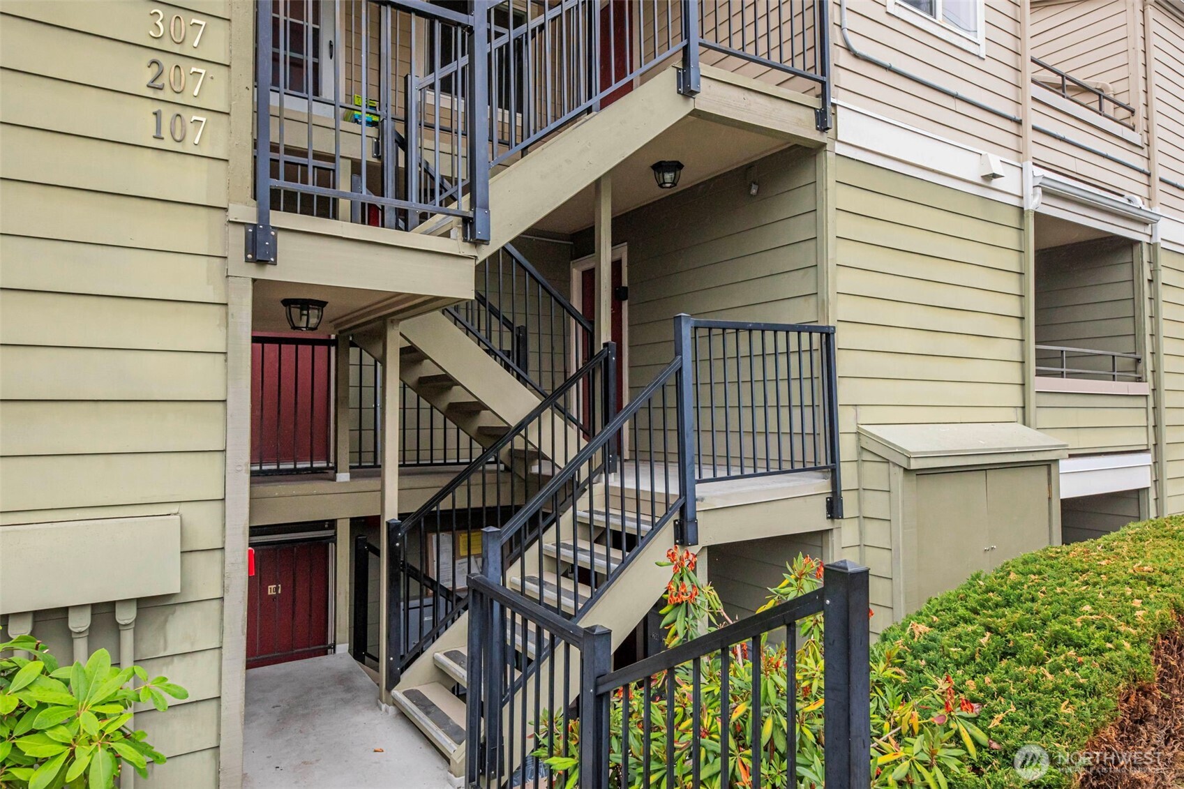 3233 NE 12th Street Unit: 207