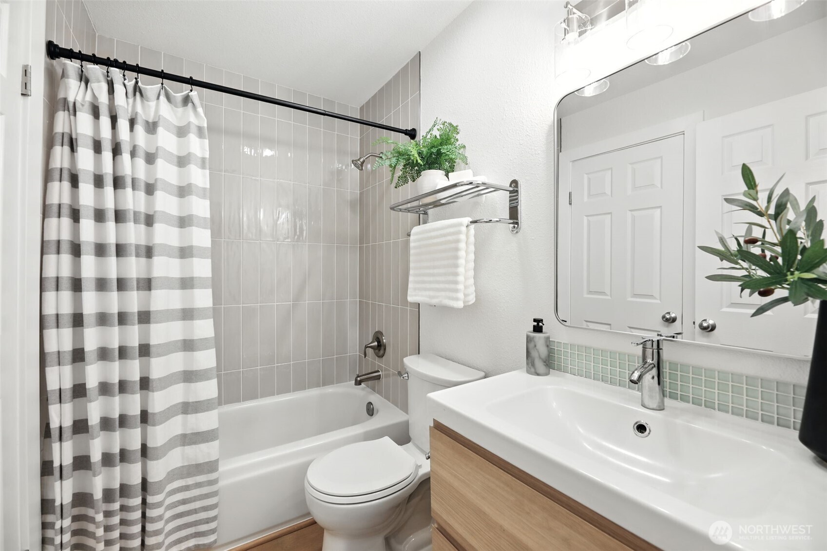 3233 NE 12th Street Unit: 207