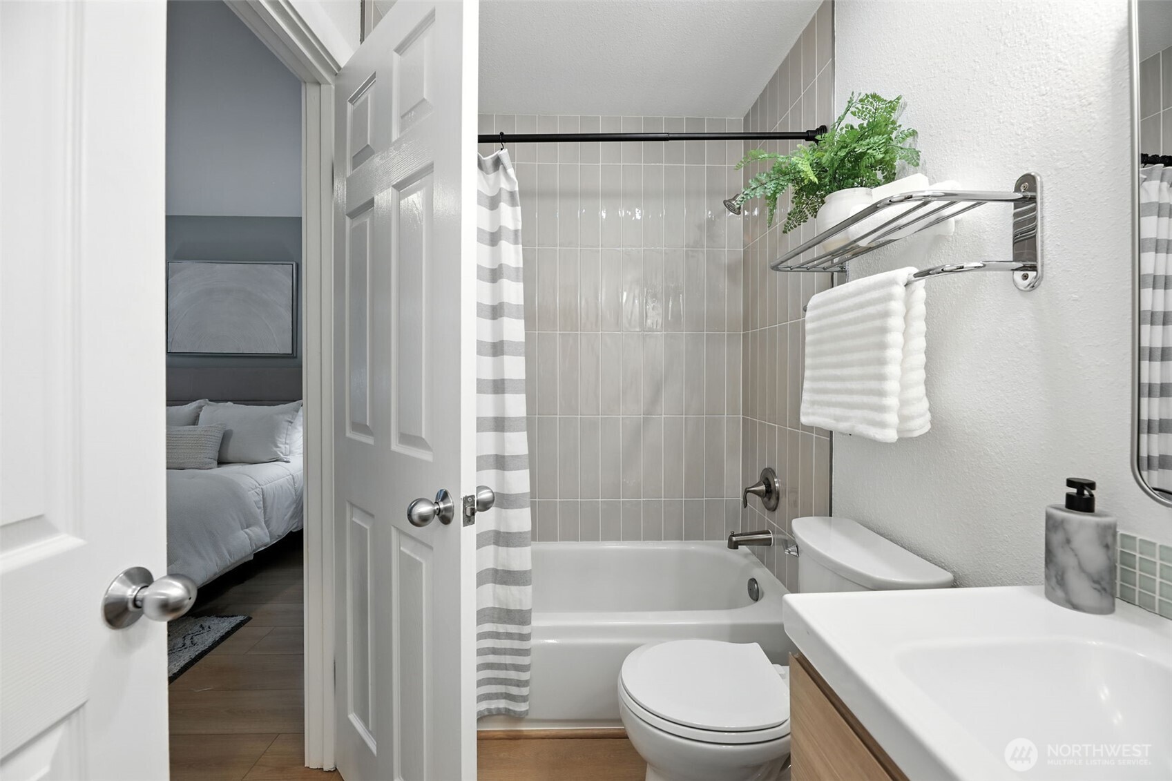 3233 NE 12th Street Unit: 207