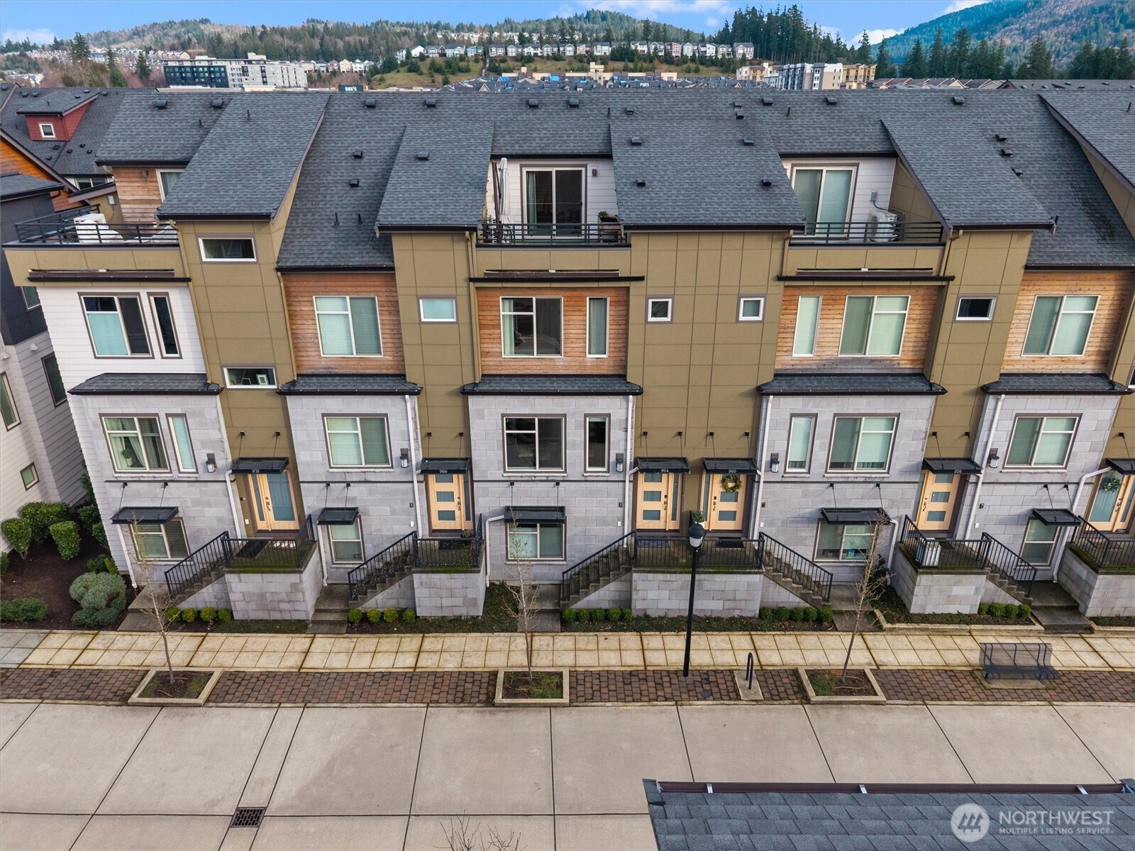 964 7th Avenue NE Unit: #2.4