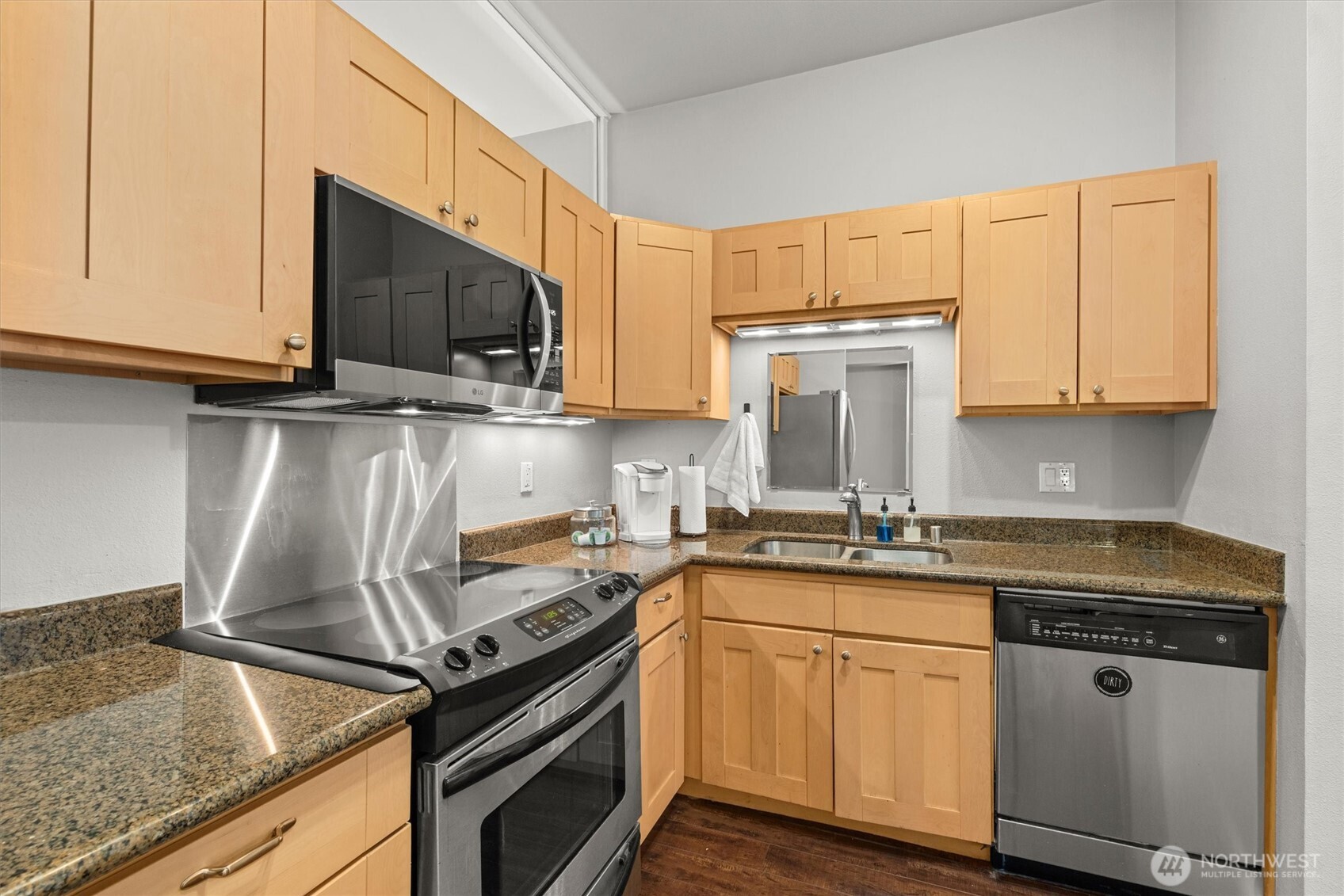 526 1st Avenue S Unit: 404