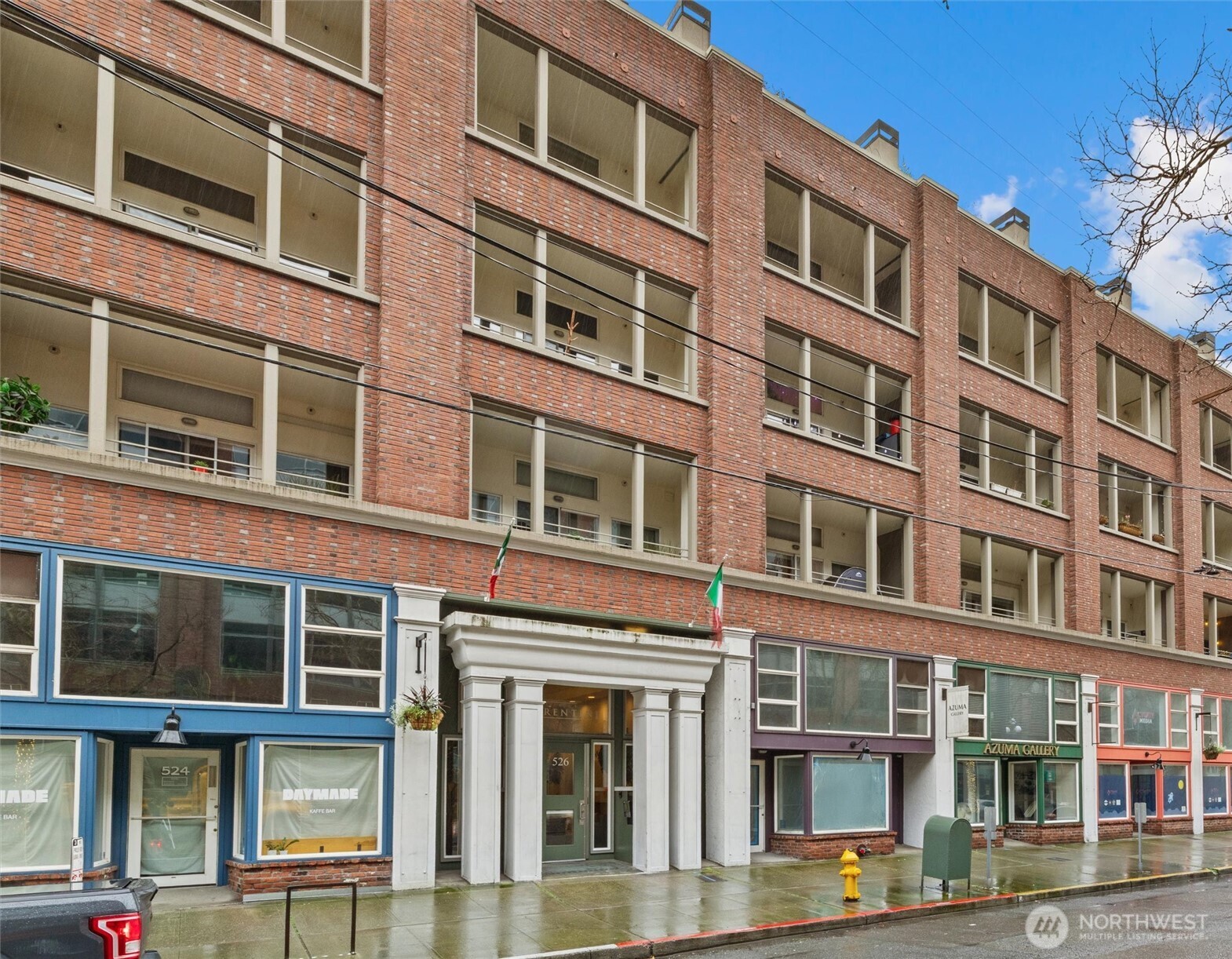 526 1st Avenue S Unit: 404