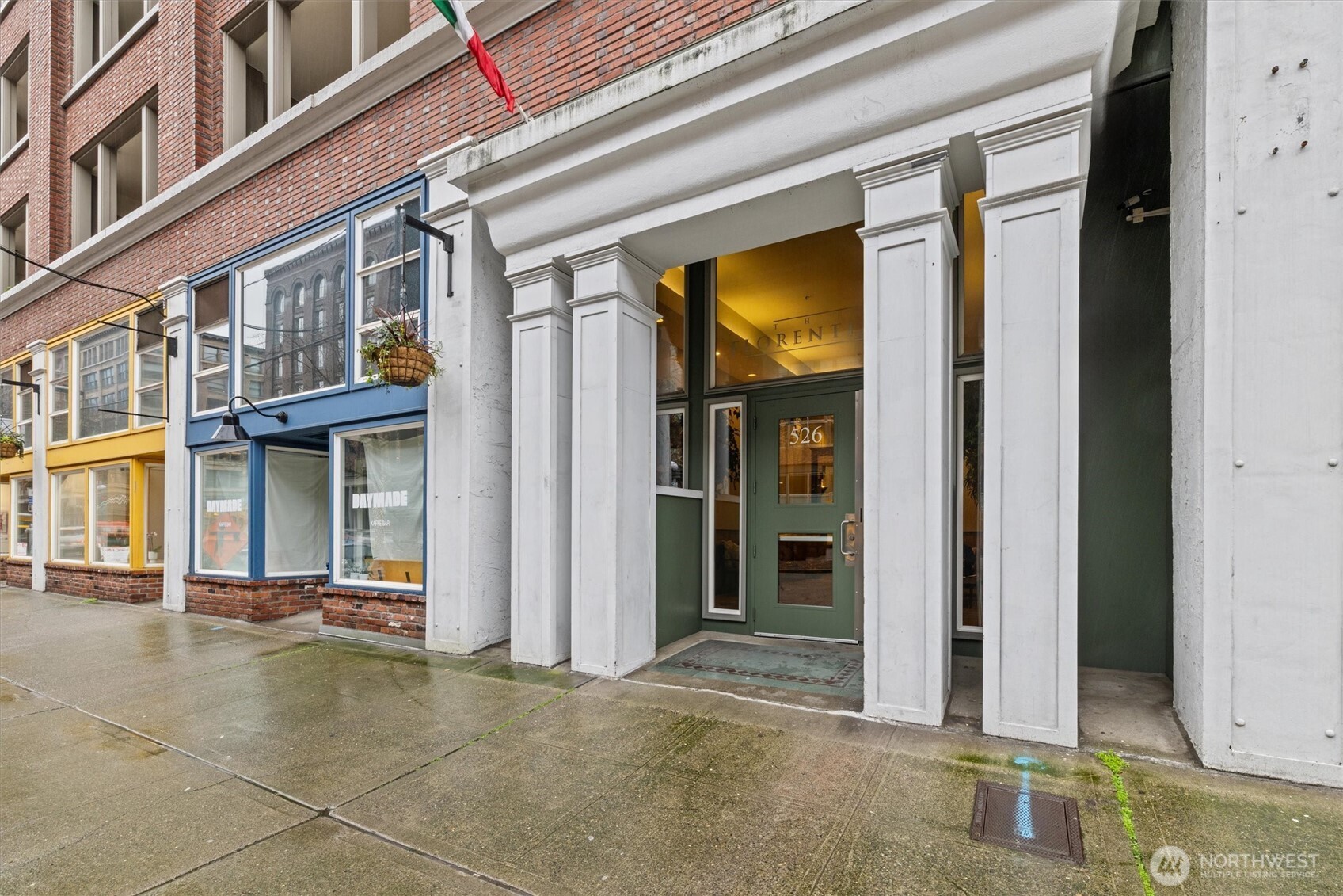 526 1st Avenue S Unit: 404