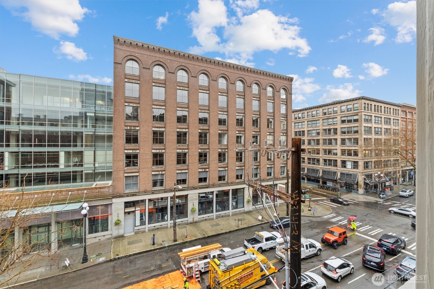 526 1st Avenue S Unit: 404