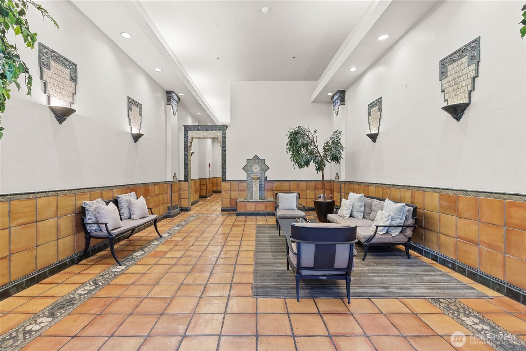 526 1st Avenue S Unit: 404