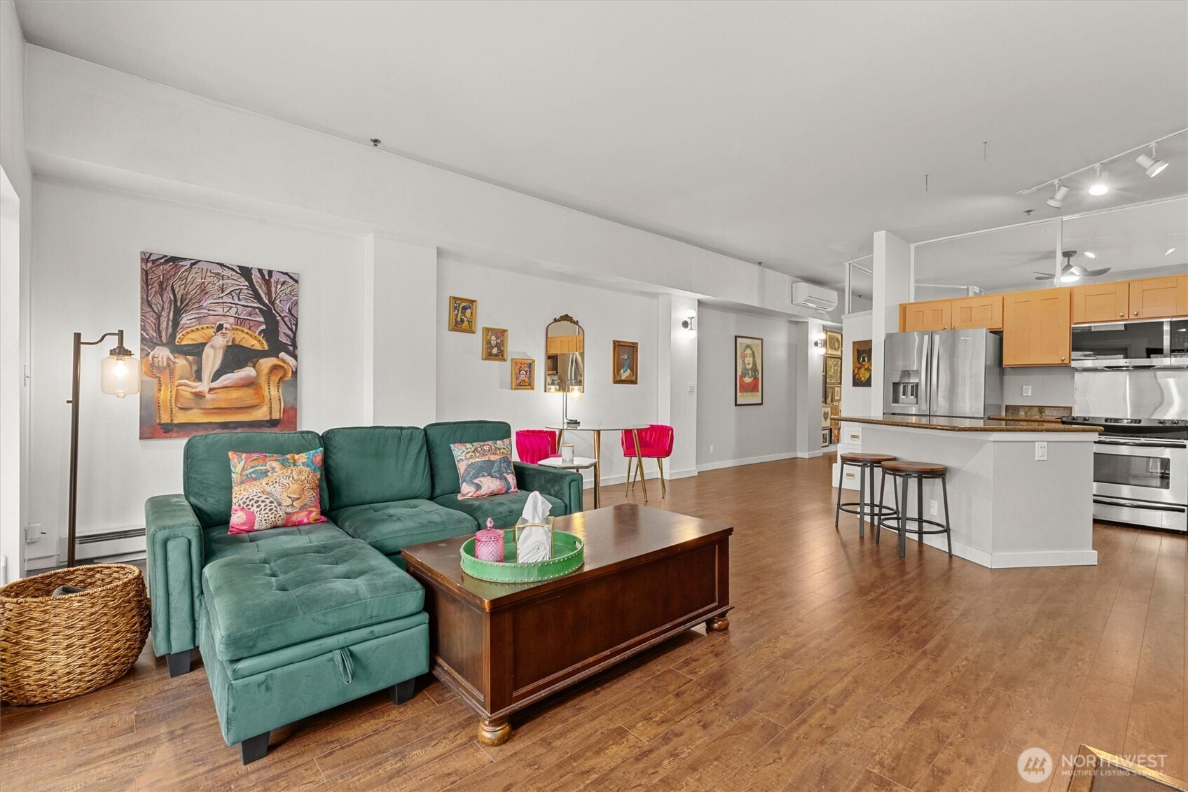 526 1st Avenue S Unit: 404