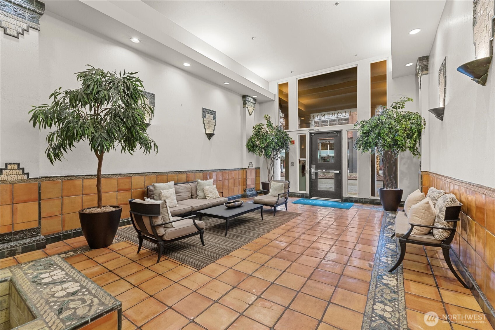 526 1st Avenue S Unit: 404