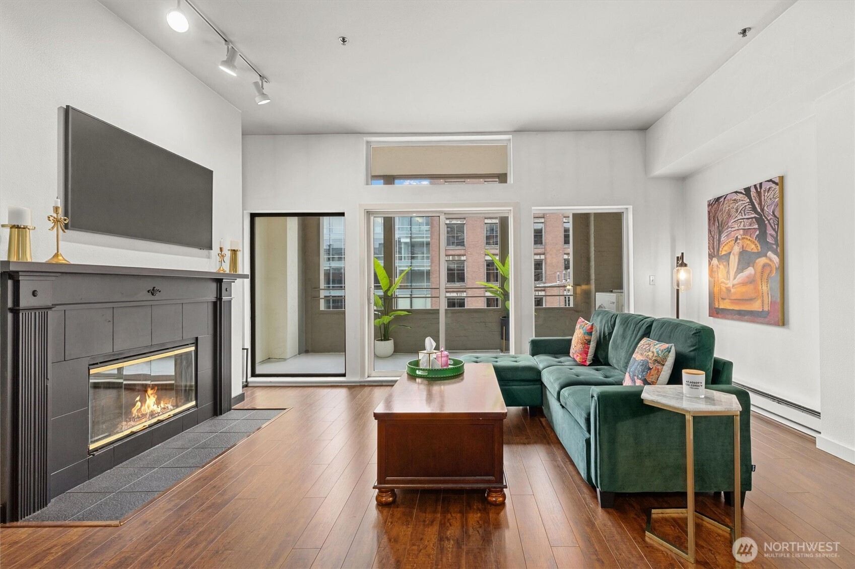 526 1st Avenue S Unit: 404