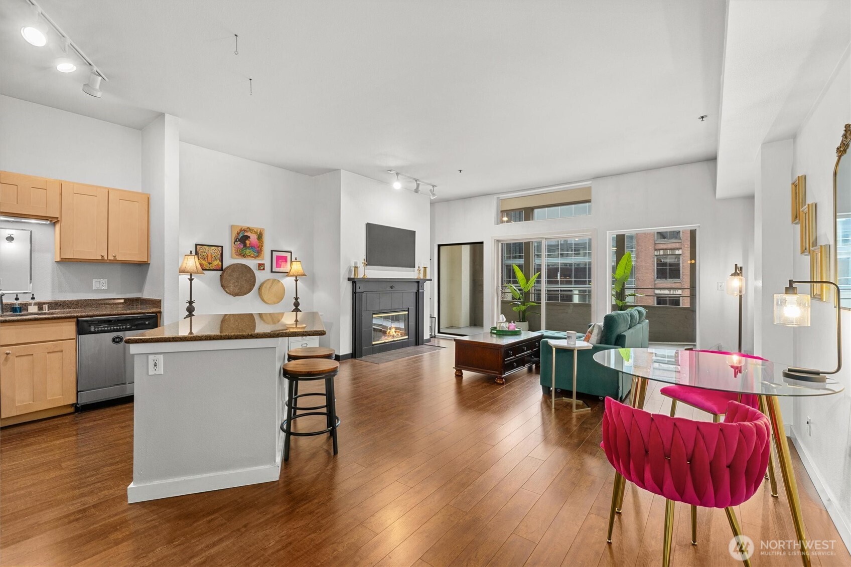 526 1st Avenue S Unit: 404