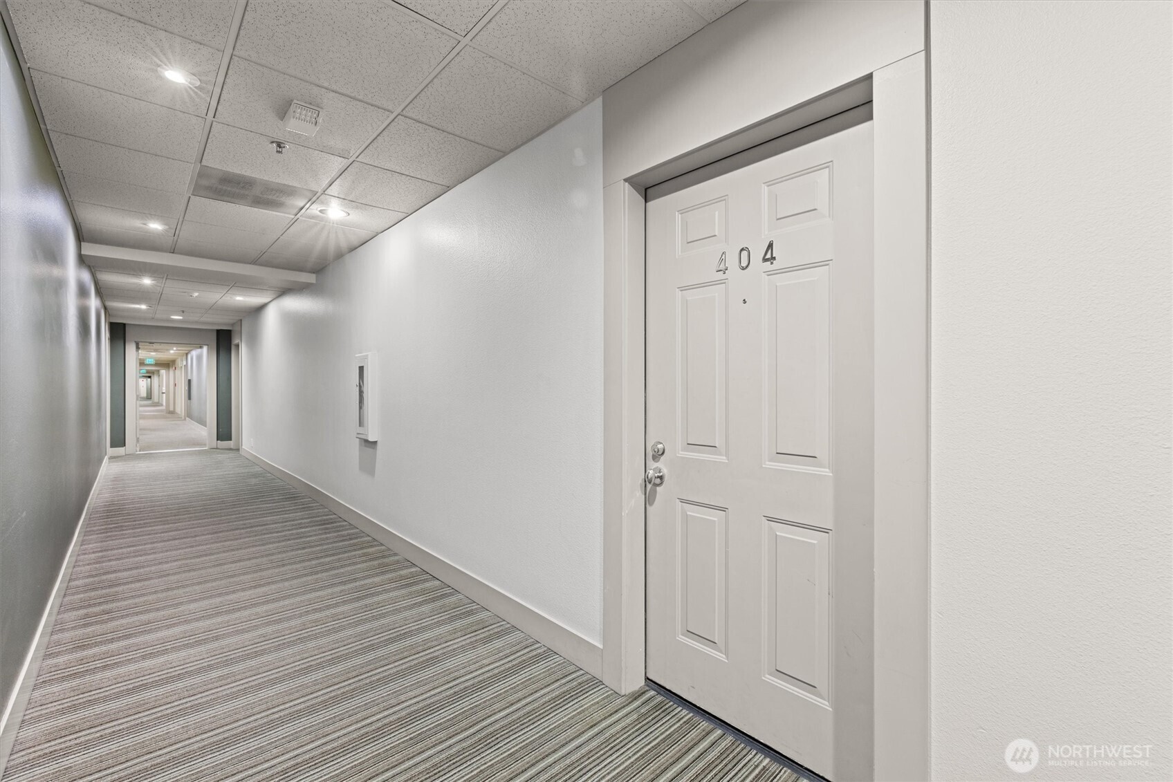 526 1st Avenue S Unit: 404