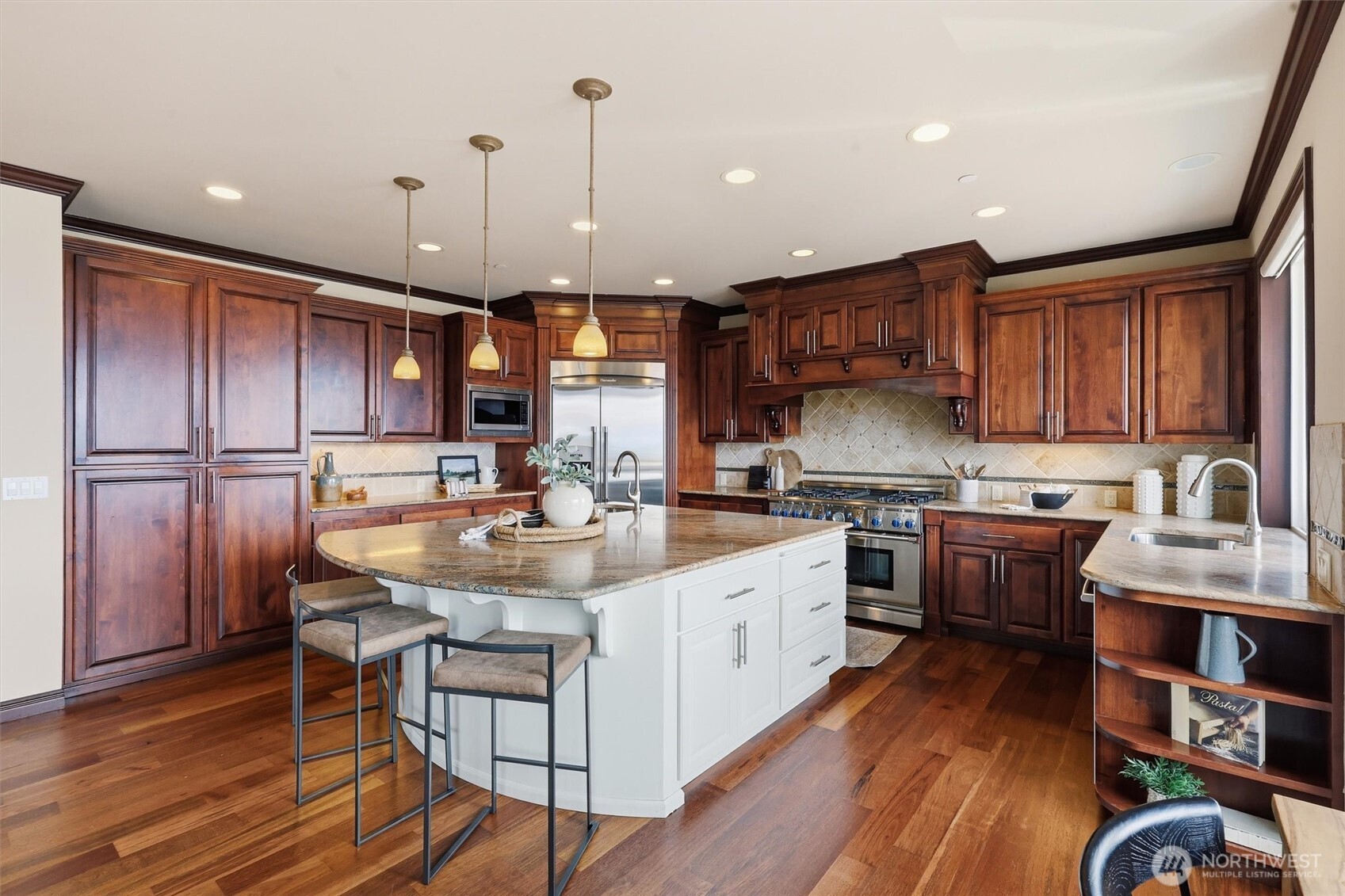 2734 NE Daphne Street