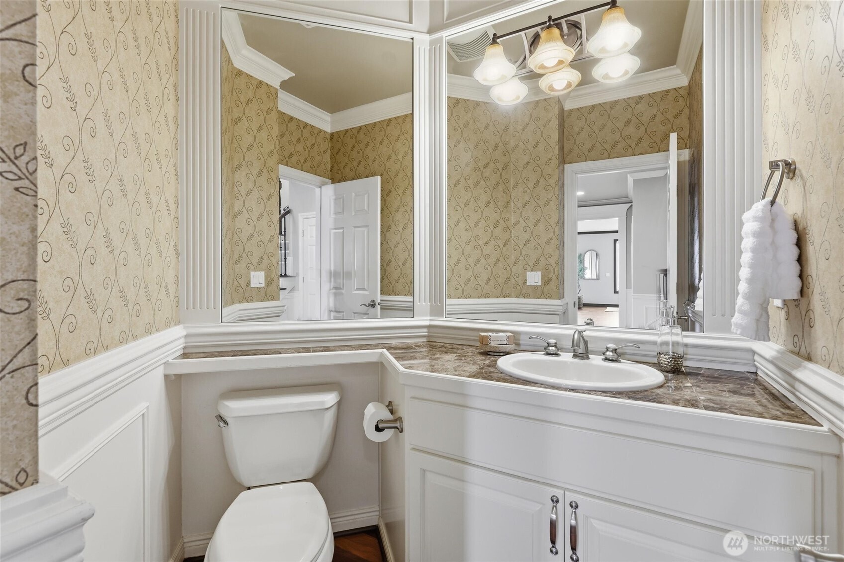 2734 NE Daphne Street