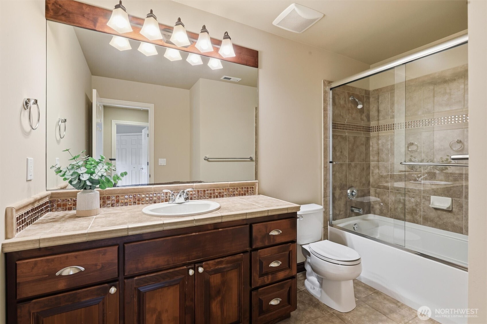 2734 NE Daphne Street