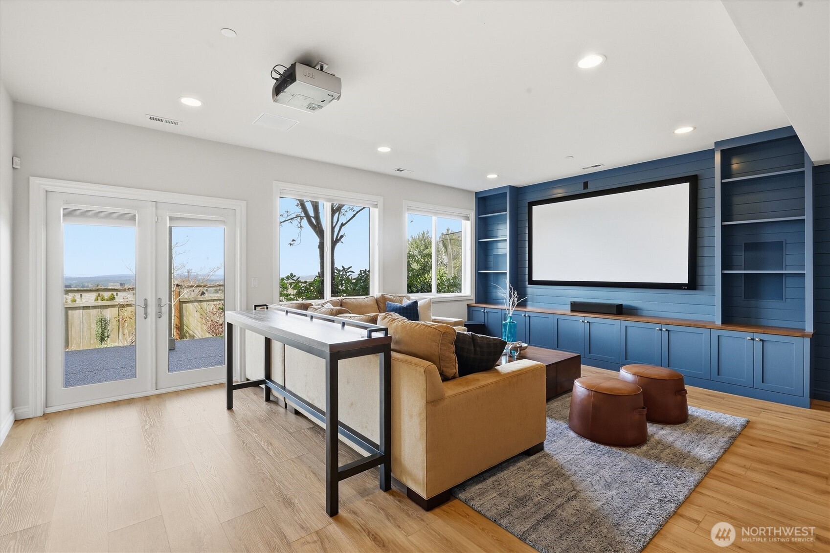 2734 NE Daphne Street