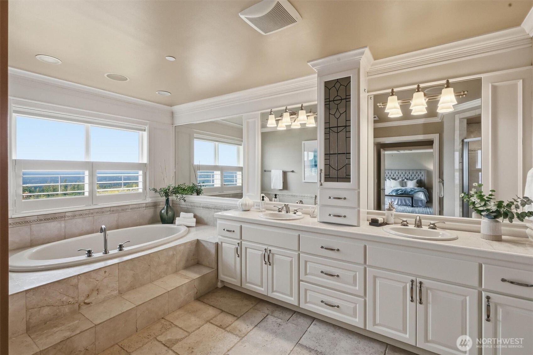 2734 NE Daphne Street