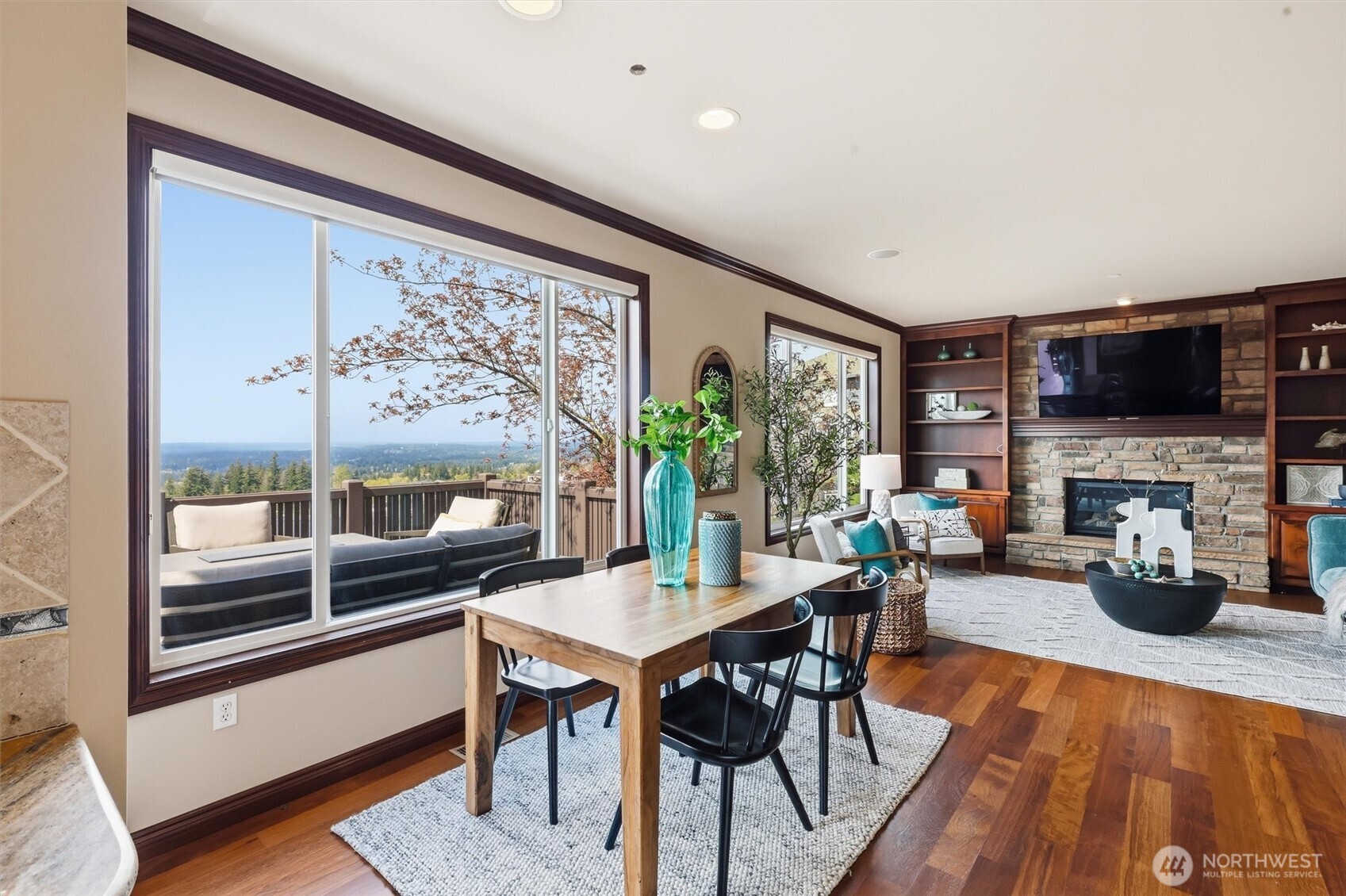 2734 NE Daphne Street